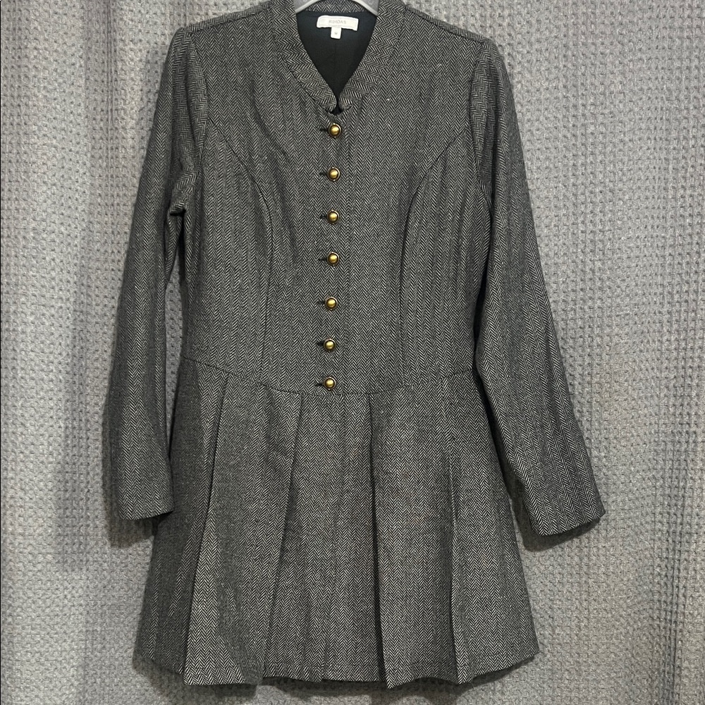 Elegant Gray Dress with Gold Buttons